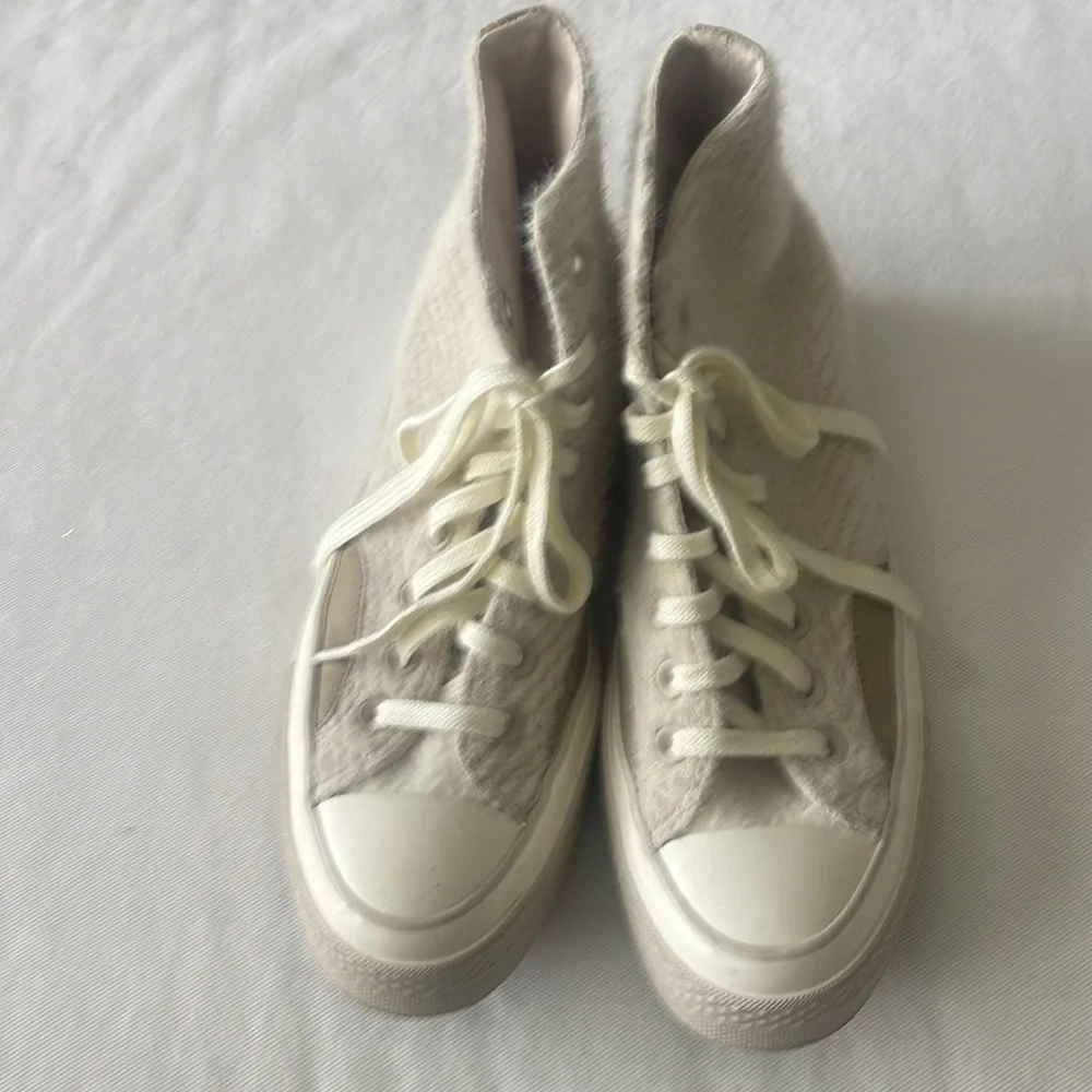 NWOB CONVERSE CHUCK 70 Cozy High-top Sneakers Size 8.5 beige fuzzy fabric - Picture 2 of 11